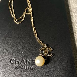 Authentic Chanel pearl chain necklace